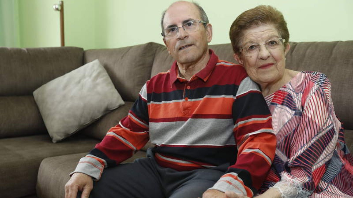 Joaquín y Elvira cumplen cuatro años el día de San Juan de donación y de trasplante de riñón. La operación fue un éxito y los dos han mejorado su calidad de vida. RAMIRO