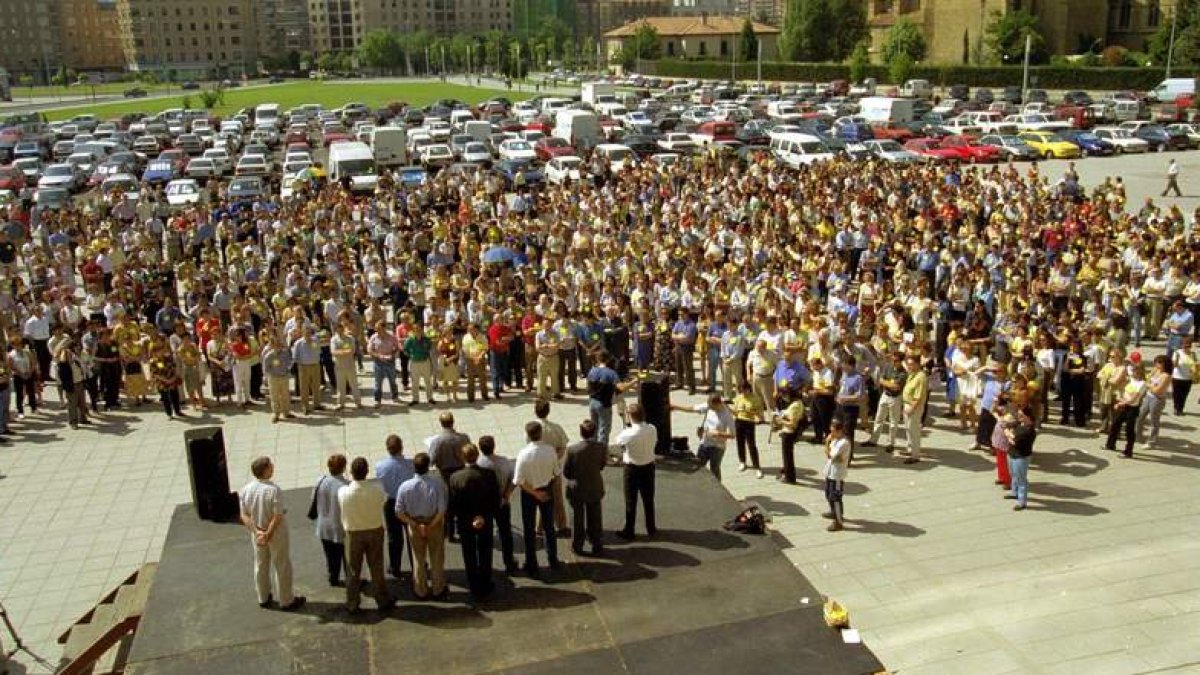 El comercio se manifestó en 2000 por otra liberalización de horarios impuesta por el Gobierno.