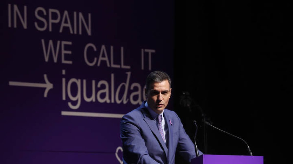 El presidente del Gobierno, Pedro Sánchez, participa en el acto conmemorativo del Día Internacional de las Mujeres. J. J. GUILLÉN