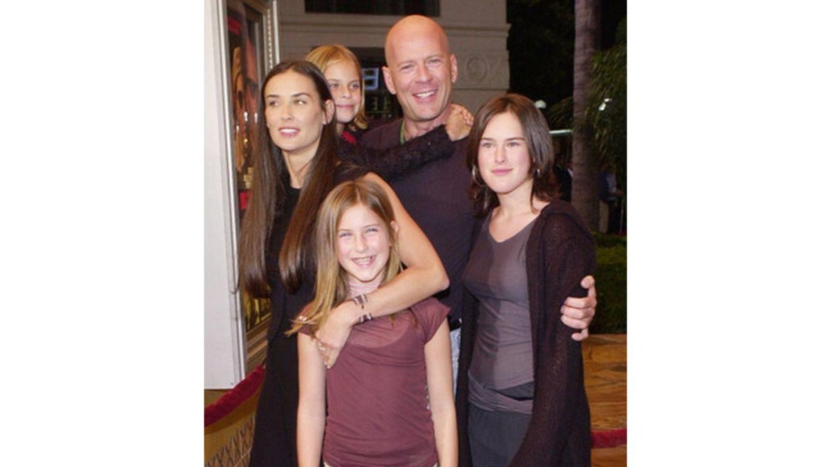 Bruce Willis, con sus hijas y Demi Moore, en una estampa del 2001.