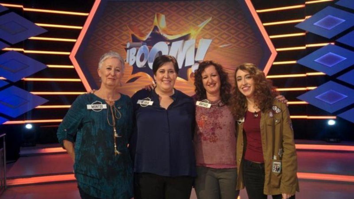 De izquierda a derecha, Montse, Gloria,  Amparo y Cristina, integrantes de ‘Las extremis’, en el concurso '¡Boom!'.