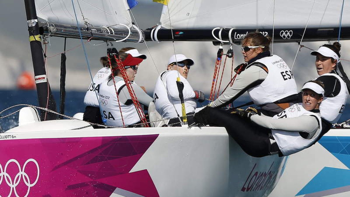 La tripulación española femenina de Match Race-Elliott 6.