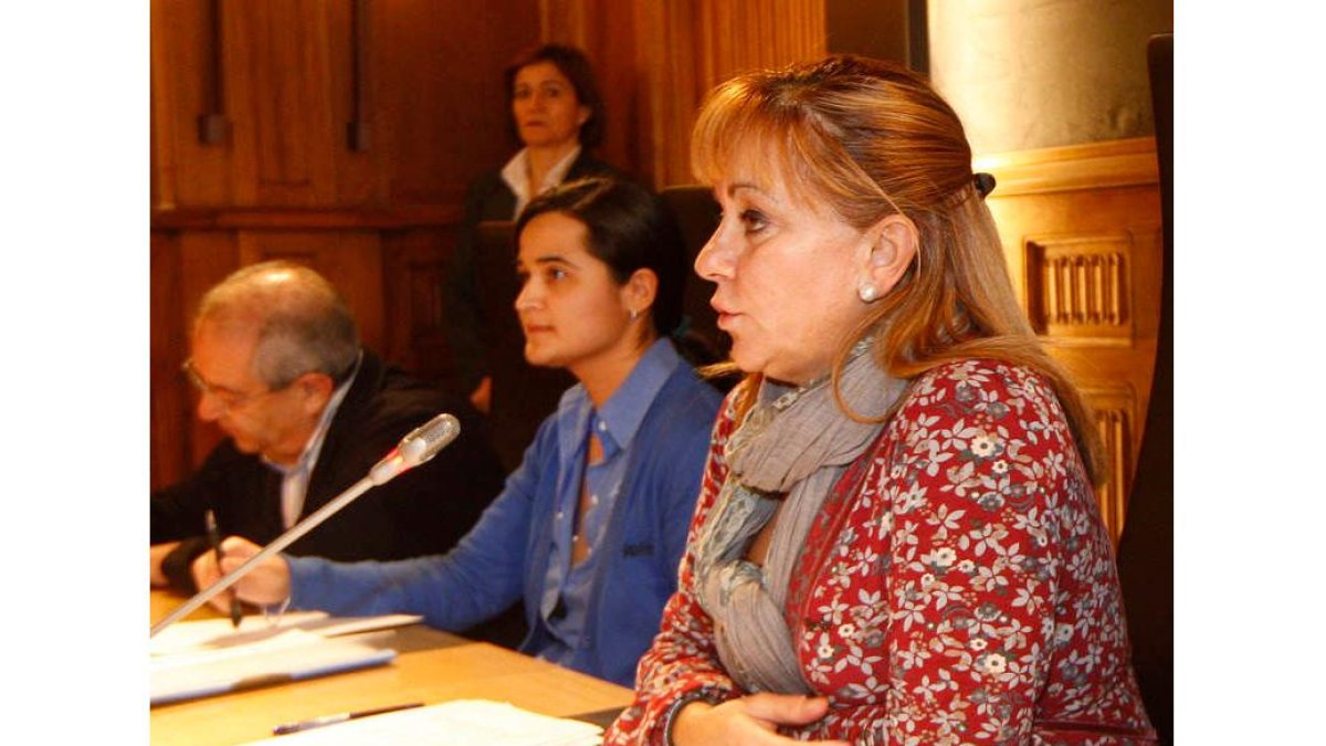 Triana e Isabel Carrasco, durante un acto en la Diputación