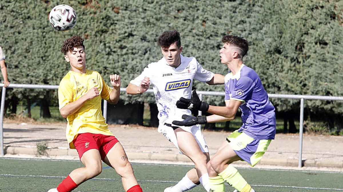 El equipo leonés no pudo con el palentino en casa. MARCIANO PÉREZ