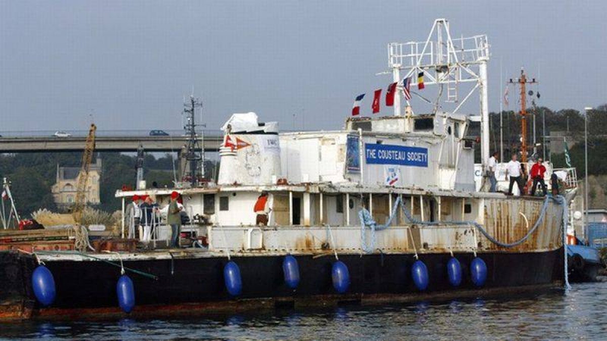 El barco 'Calypso' de Jacques Costeau en pésimo estado, en el 2007.