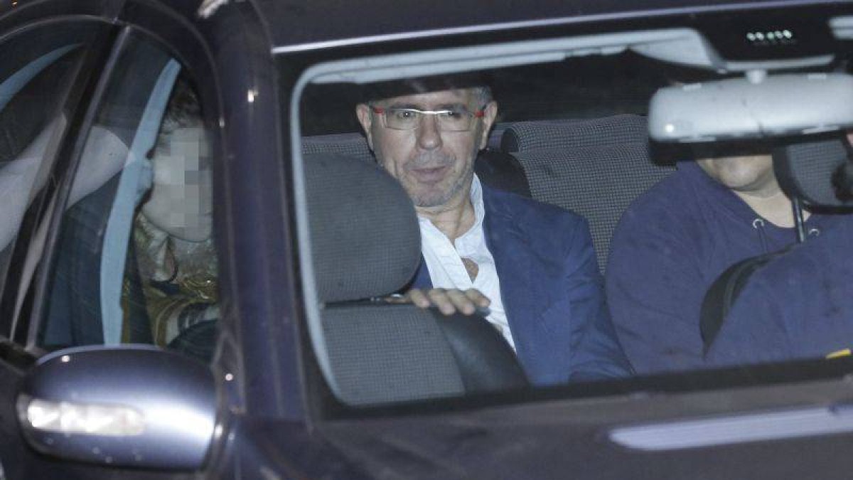 El exsecretario general del PP de Madrid, Francisco Granados, es trasladado al calabozo de Las Rozas.