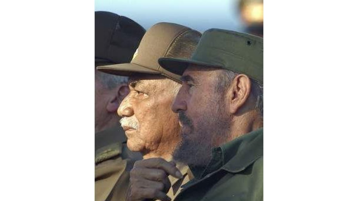 Juan Almeida Bosque, junto a Fidel Castro.