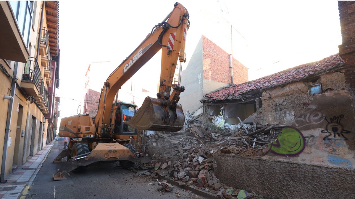 En noviembre de 2021 se derribaron las casas de la primera fase para la Ronda Interior. RAMIRO