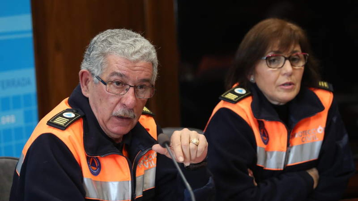 José Manuel Ezquerro y Teresa Romar, de Protección Civil. L. DE LA MATA