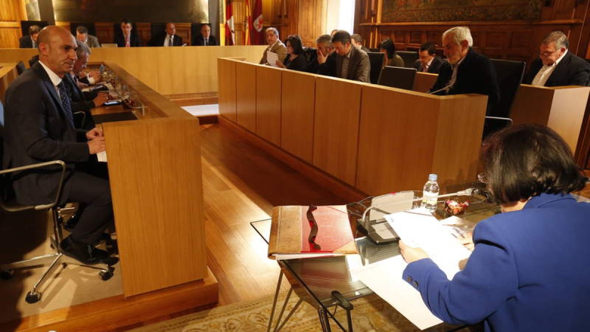 El Pleno de la Diputación de León no logró la unanimidad. RAMIRO