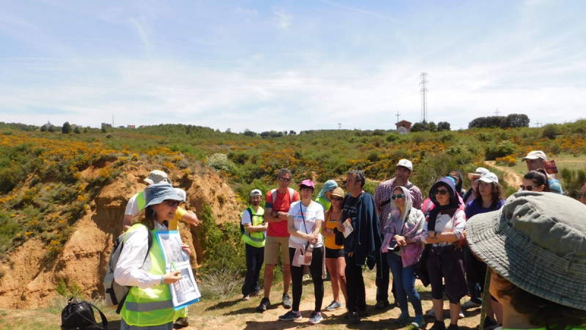 Actividad de Geoladia por La Candamia. RAYO PINTO