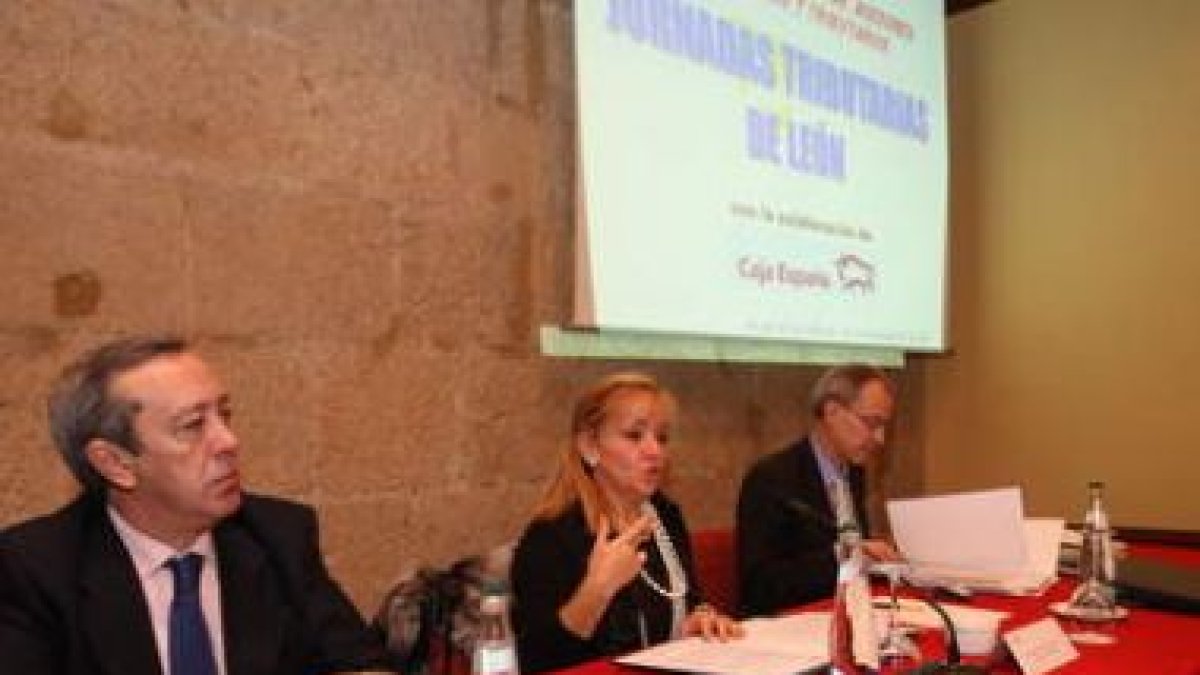La presidenta de la Diputación inauguró las Jornadas Tributarias