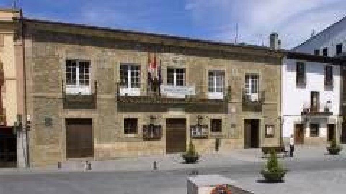 El Ayuntamiento de Villafranca intenta organizar el caótico estado del archivo municipal