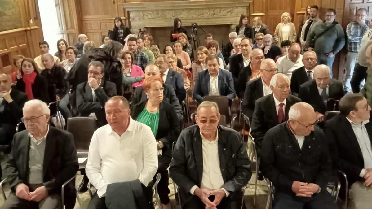 Homenaje a los alcaldes por parte de la Diputación. J. NOTARIO