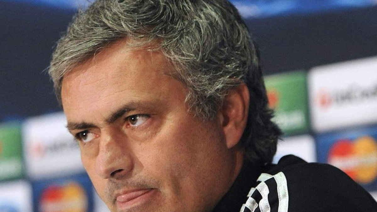 El entrenador portugués del Real Madrid, Jose Mourinho, durante la rueda de prensa en Manchester.
