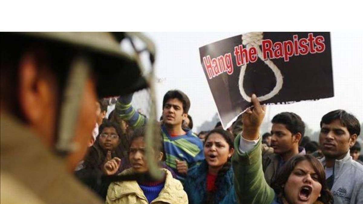 Protesta en Nueva Delhi tras la violación de una estudiante.