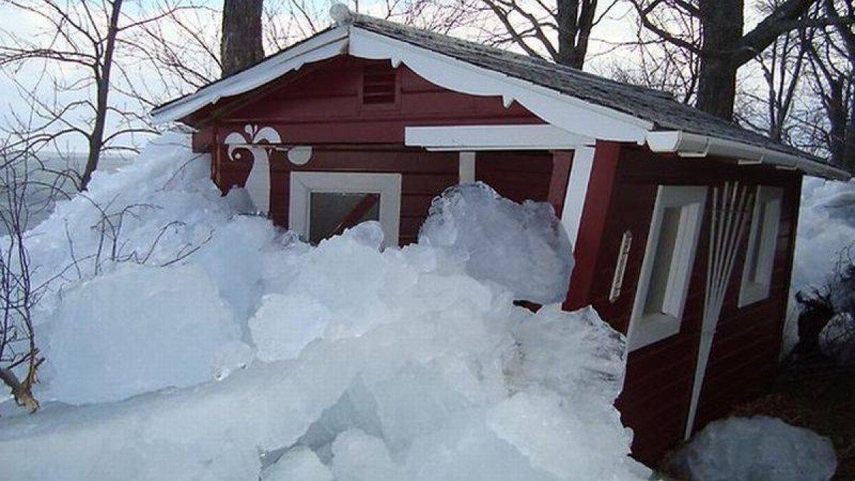 Una casa rodeada de hielo el pasado domingo, en Minnesota.