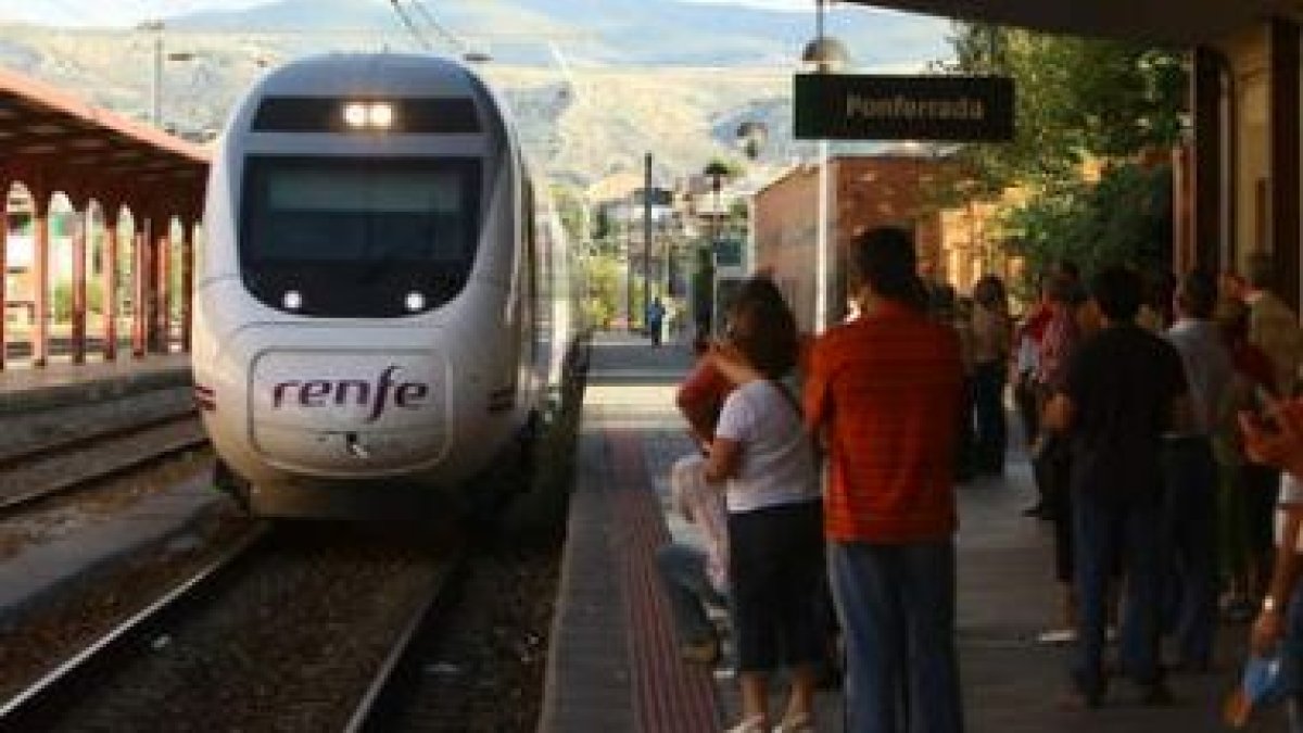 De momento, Ponferrada y el Bierzo tienen que seguir conformándose con el tren Alvia.