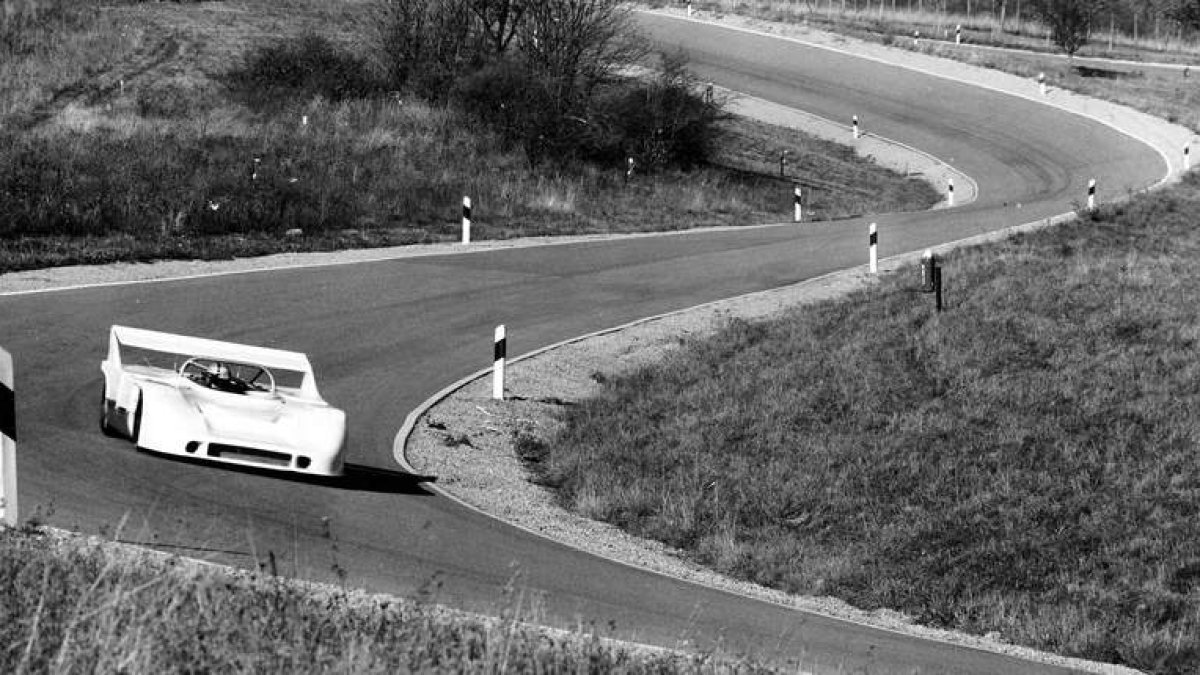 Un páramo baldío, entre Weissach y Flacht, daría origen (1959) a la pista de pruebas y posterior Centro de Desarrollo de Porsche. PRSCH