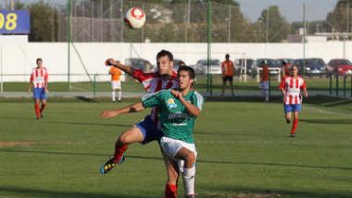El equipo maragato logró su segunda victoria en su feudo ante el Atlético Tordesillas.