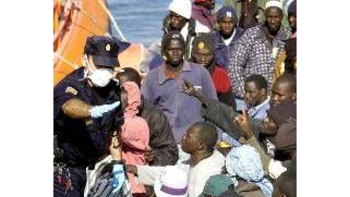 El drama de la inmigración por mar afecta a los países ribereños