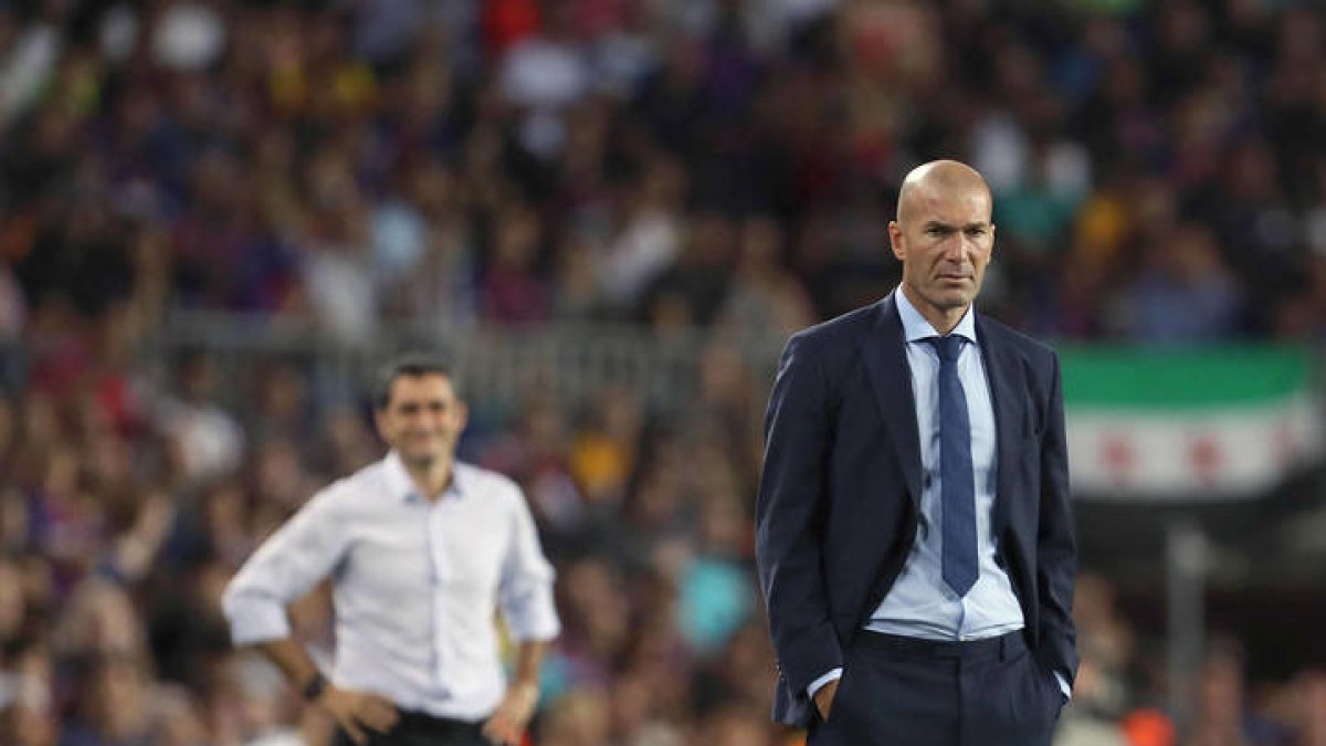 Zidane y Valverde. TONI ALBIR