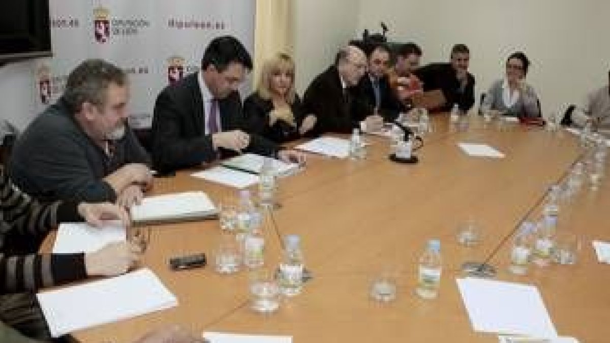 Los representantes de promotoras de productos de León se reunieron ayer en la Diputación de León