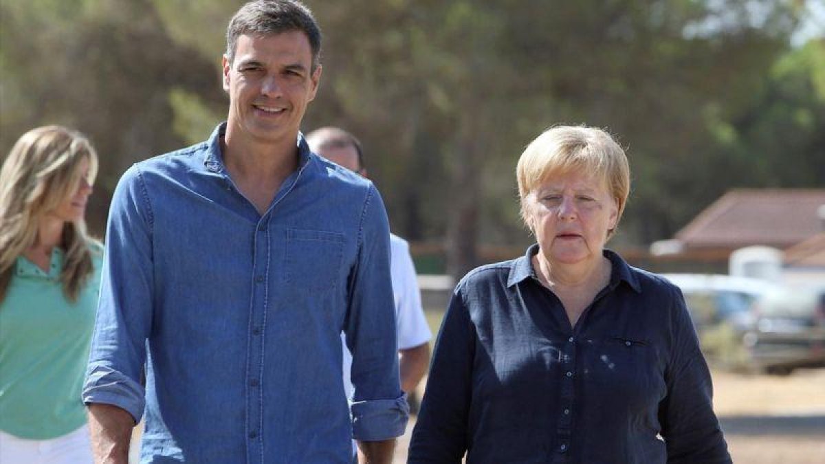 El presidente y la canciller, en la visita de ésta a Doñana.