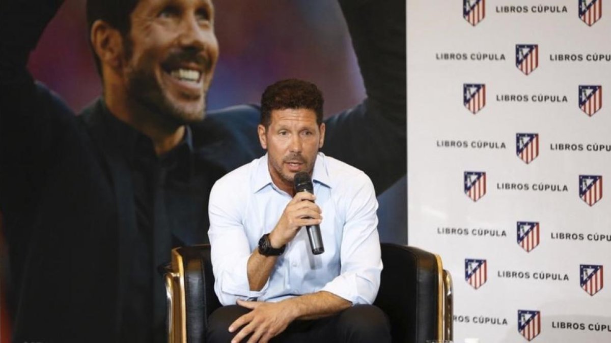 Simeone, durante la presentación de su libro este miércoles en el Vicente Calderón.