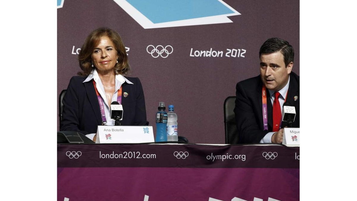 La alcaldesa de Madrid, Ana Botella, con el presidente del CSD.