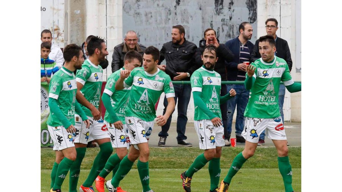 Los jugadores maragatos lucirán una camiseta especial en el playoff. MARCIANO