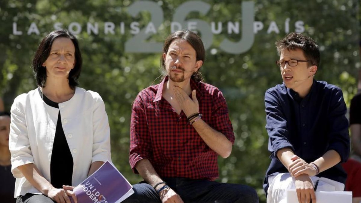 Carolina Bescansa, Pablo Iglesias e Ínigo Errejón, en una imagen de archivo. /