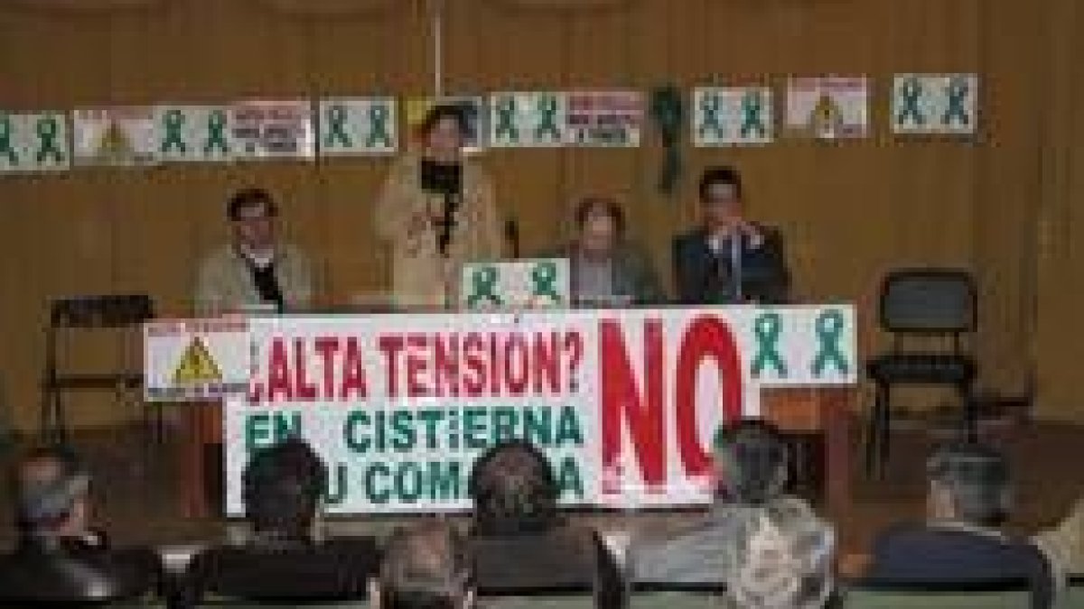 Las plataformas se dirigen a los alcaldes que exigirán la intervención de la Diputación de León