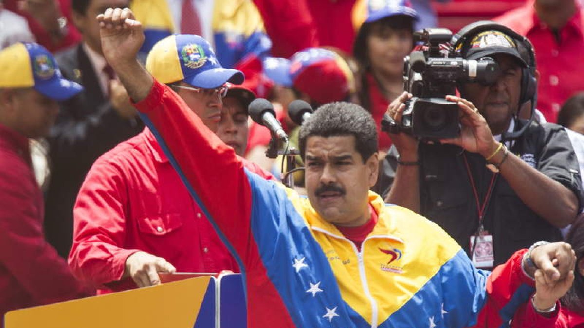 Nicolás Maduro, después de inscribirse como candidato presidencial.