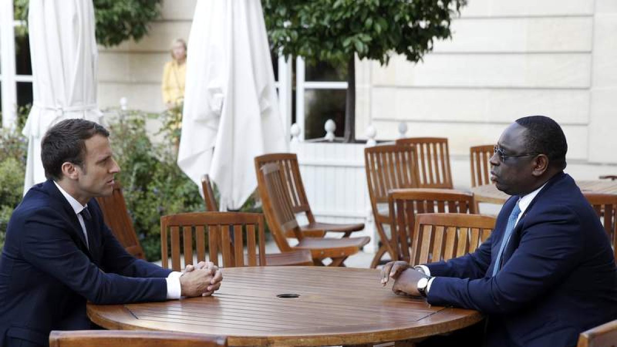 Macron se reúne con su homólogo senegalés Sall. YOAN VALAT