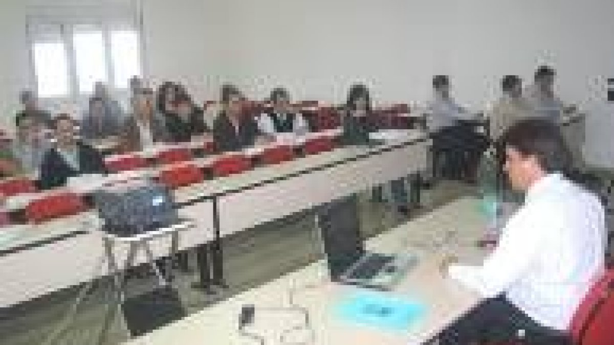 El curso se está desarrollando en las aulas de la Mina Escuela de Folgoso de La Ribera