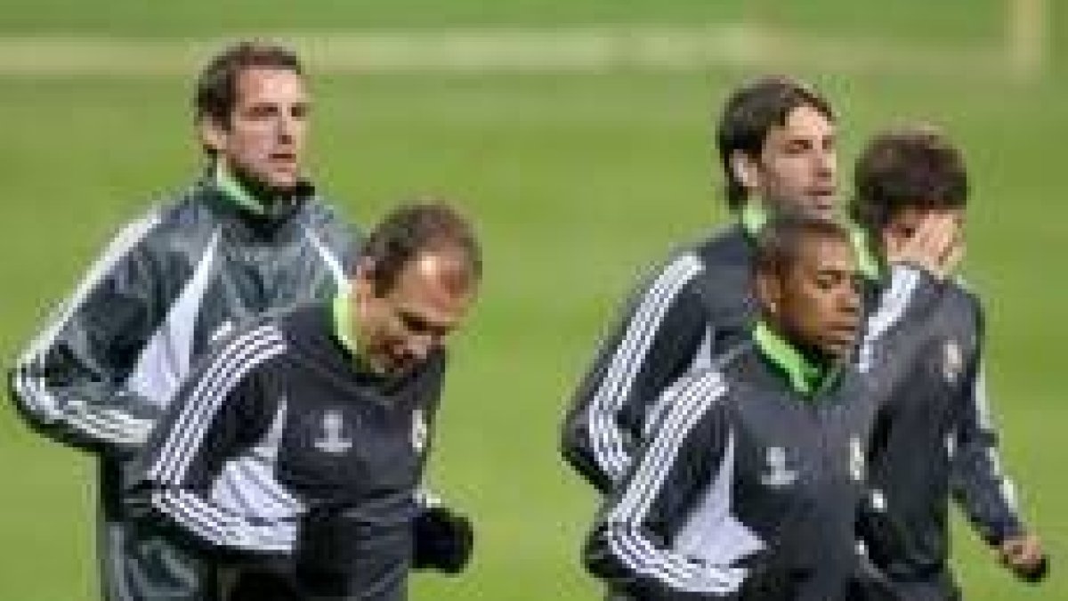 Metzelder, Robben, Van Nistelrooy y Robinho durante un entrenamiento