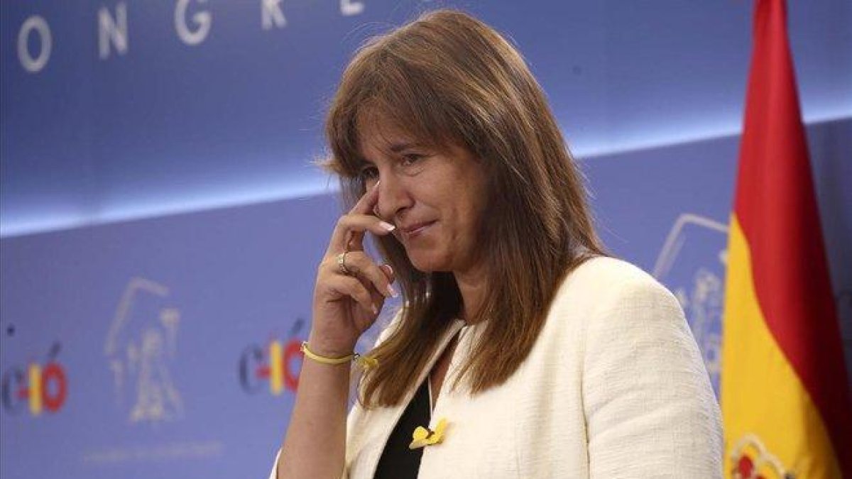 La portavoz de JxCat, Laura Borràs, durante una rueda de prensa en el Congreso.