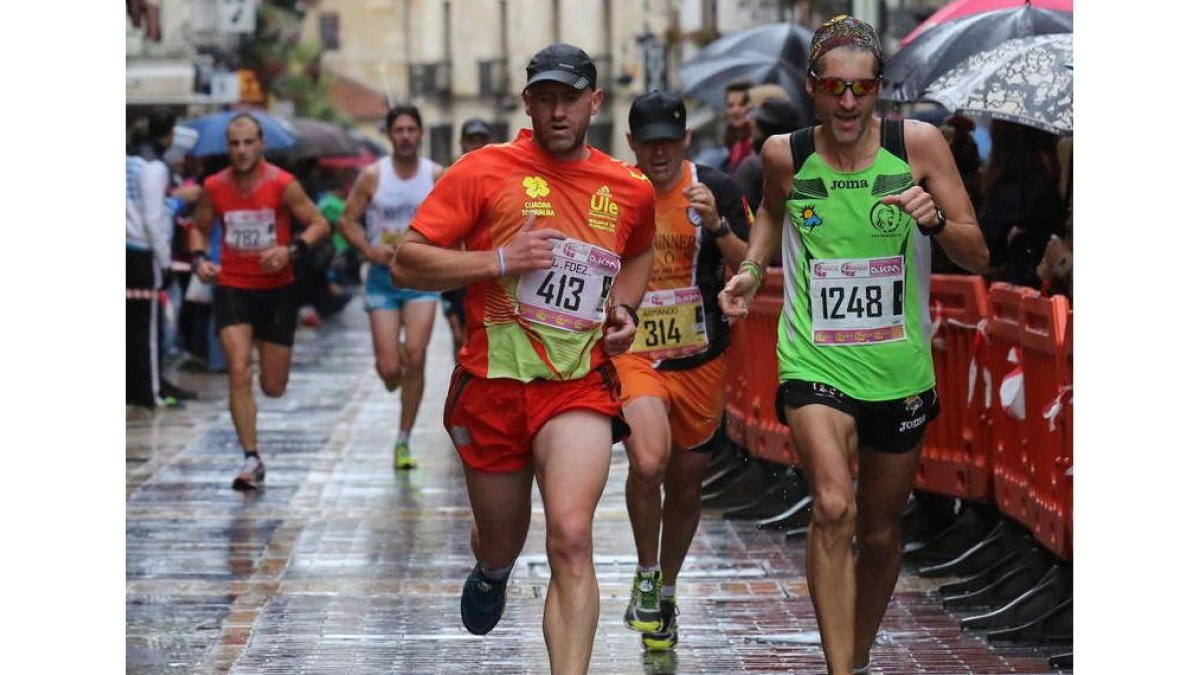 Imagen de los 10 Kilómetros del año pasado con la lluvia de protagonista