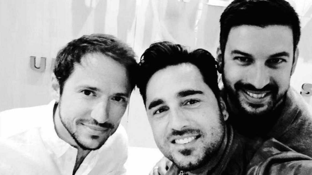 David Bustamante ha compartido una imagen en su cuenta de Instagram junto a Manuel Martos, hijo de Raphael y músico, y Armand Martín, representante.