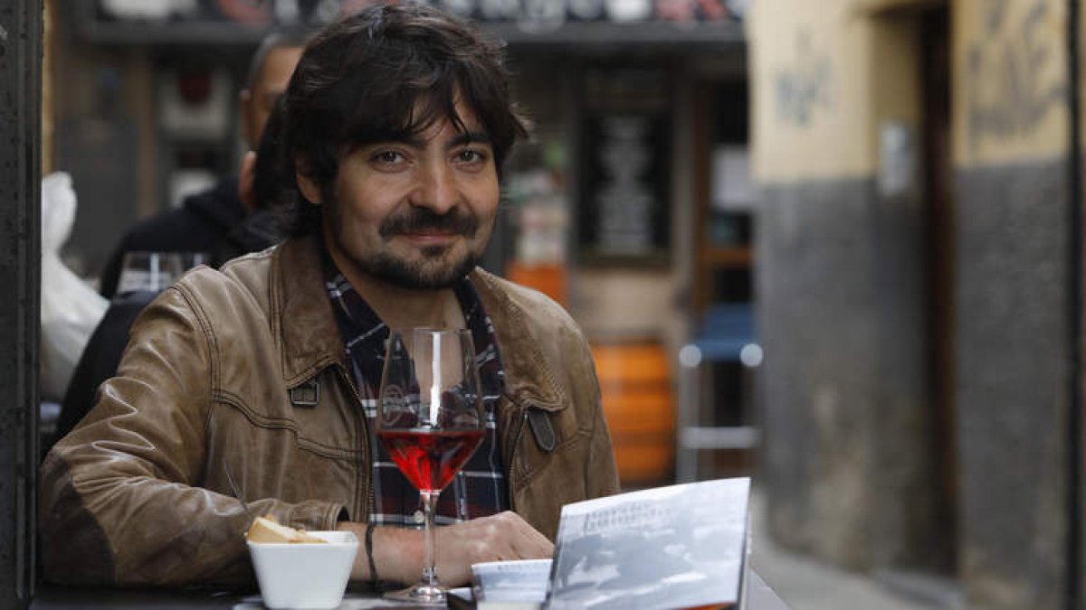 Emilio Gancedo, coordinador de actividades del ILC, esta semana en el Barrio Húmedo. FERNANDO OTERO