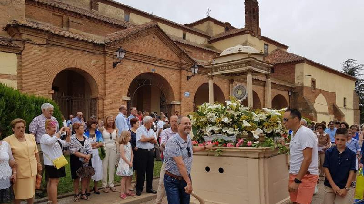 El Carro Triunfante procesionará el domingo a mediodía. MEDINA