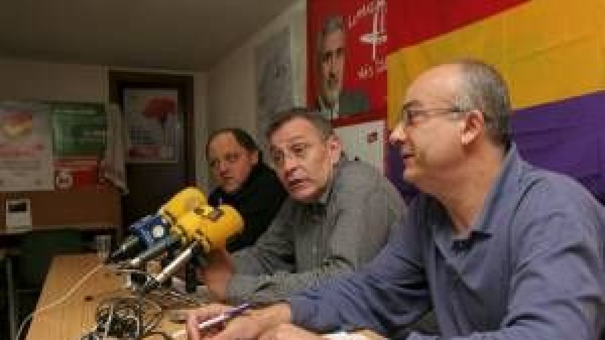 Miguel Ángel Fernández, Germán Valcarce y Tito Martínez, durante la presentación de las propuestas