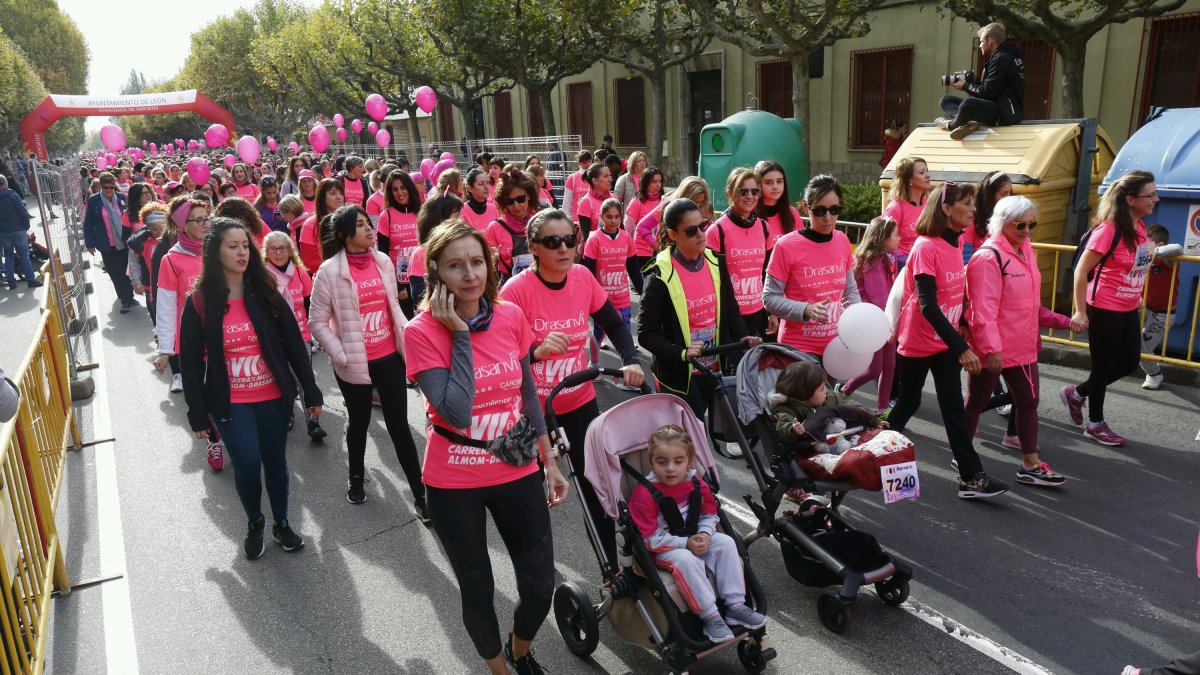 Un momento de la carrera que se celebra esta mañana. FERNANDO OTERO PERANDONES