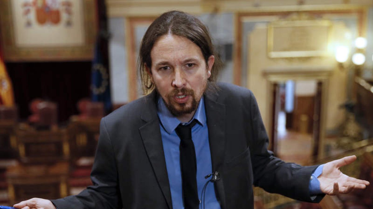 El líder de Podemos, Pablo Iglesias, en el hemiciclo del Congreso de los Diputados. FERNANDO ALVARADO