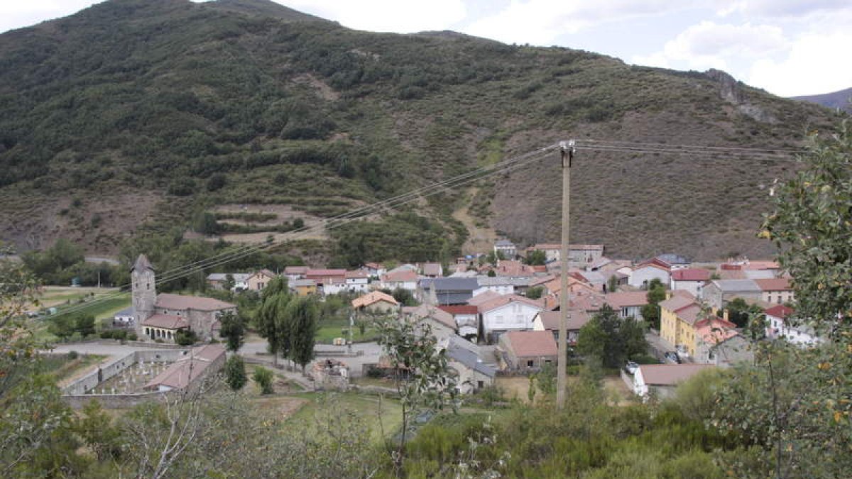 Barniedo uno de los pueblos del parque regional Montaña de Riaño Mampodre. CAMPOS