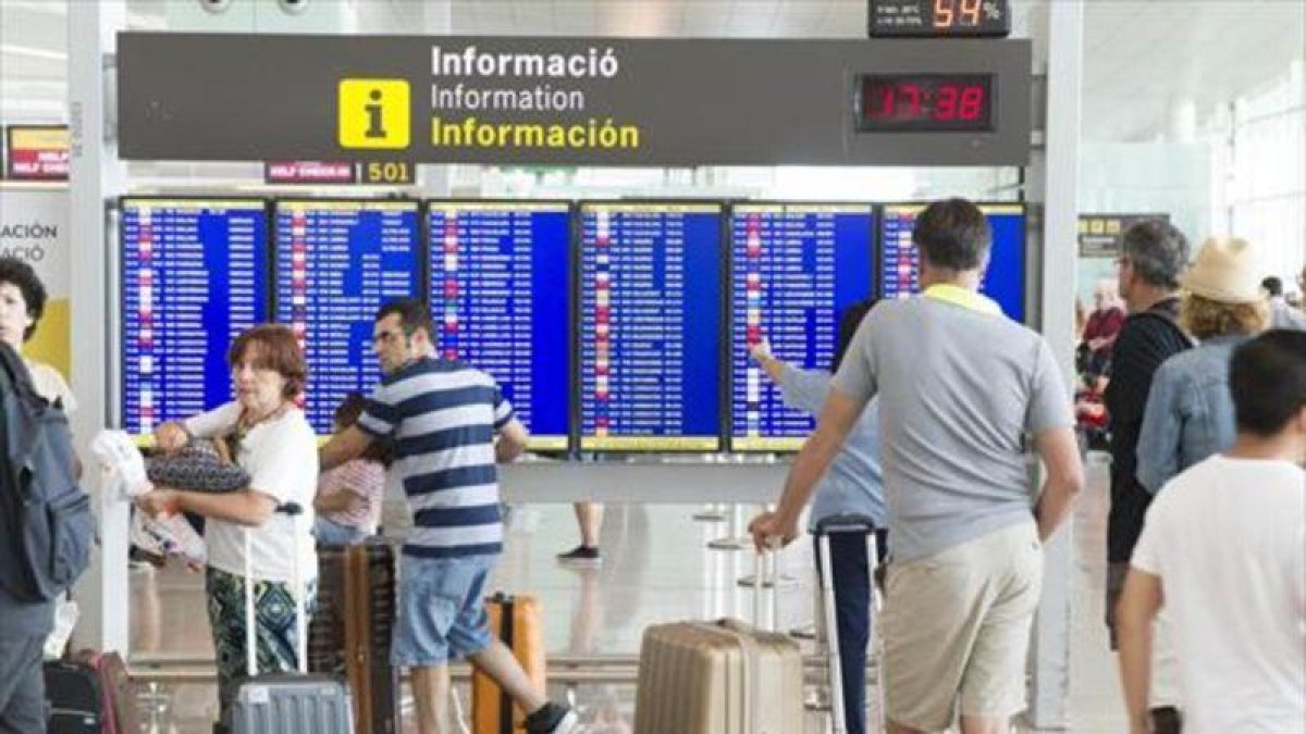 Panel de información, en el Prat.