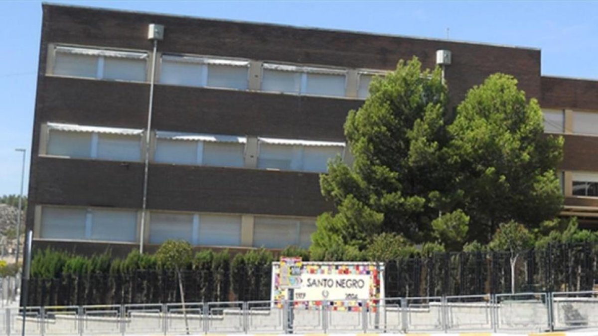 Colegio Santo Negro, en Elda, donde un hombre ha matado a su pareja.