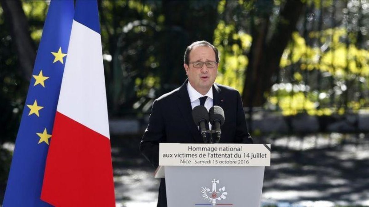 Hollande, durante su discurso en la ceremonia de homenaje a las víctimas del atentado del Paseo de los Ingleses, en Niza.