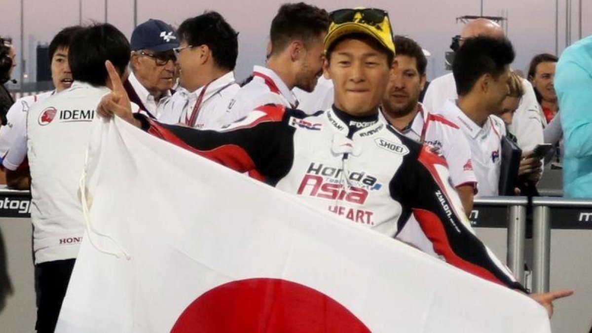 Kaito Toba, del Honda Team Asia, celebra su victo.